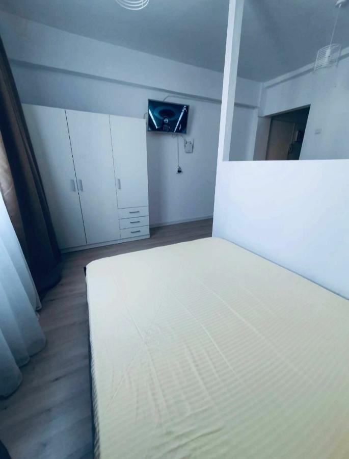 Garsoniera Craiova Centru Apartment Exterior photo